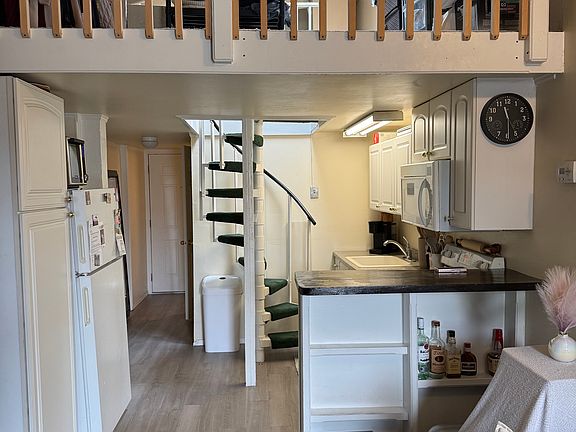 2nd image of 30 Chandler Sq #17