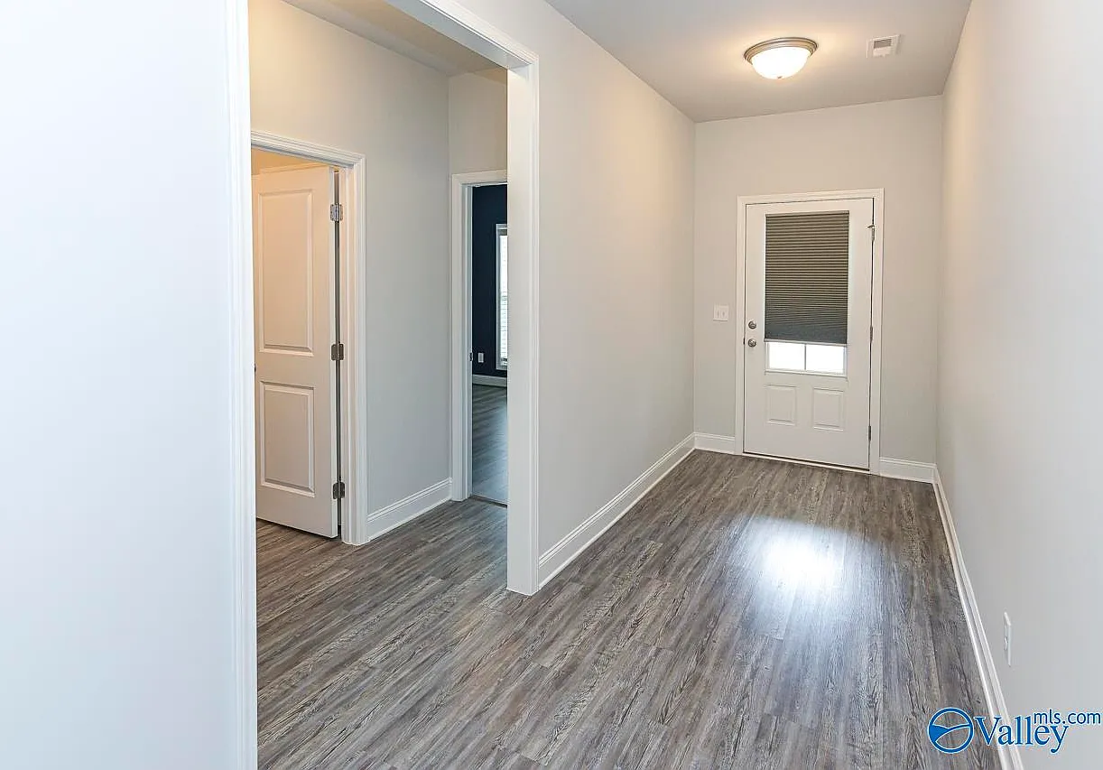 4 bed, 2.0 bath, 1965 sqft, $2,100 — Photo 4