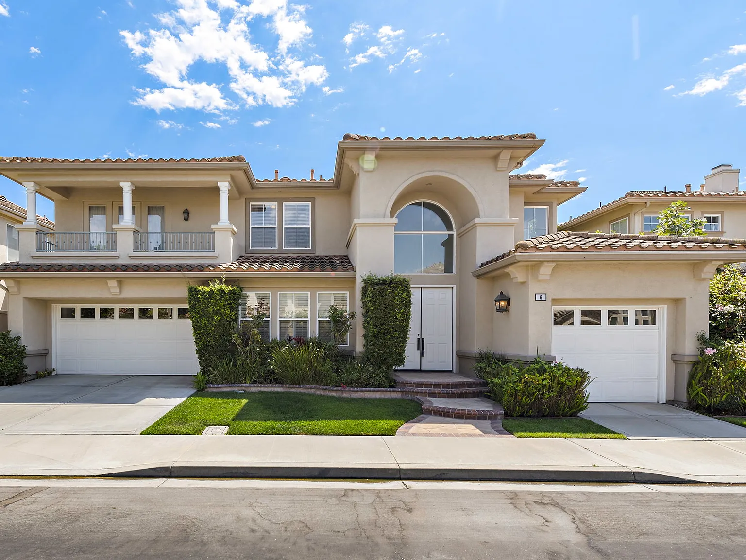 Sovente, Irvine — Photo 1