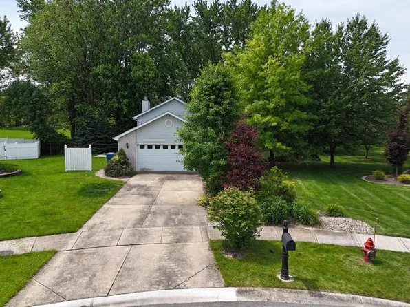 7636 Foxwood Dr, Schererville, IN 46375