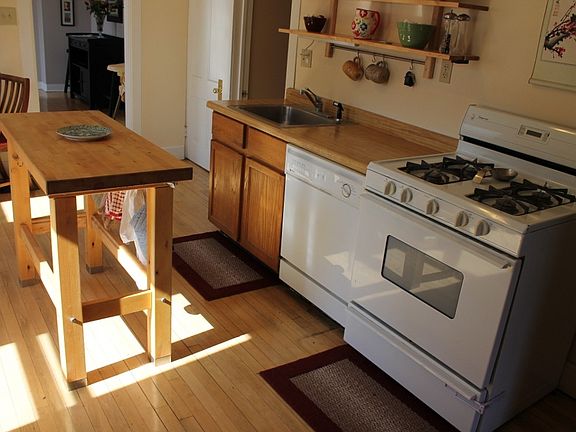 3rd image of 274 Banfil St