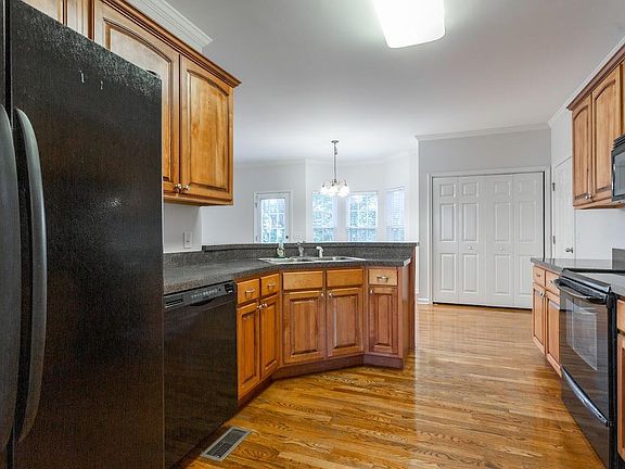 5th image of 5528 Crooked Creek Dr
