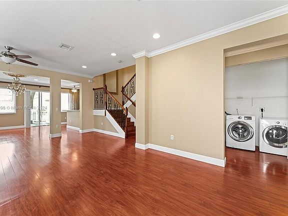 3rd image of 712 SE 2nd St #712