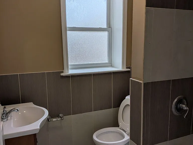 39 N Burnett St — Photo 10
