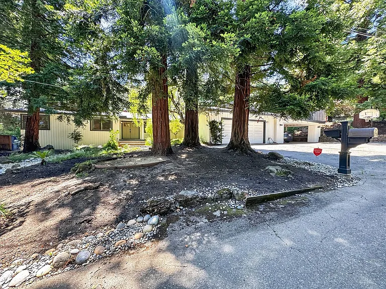 1 Kirkcrest Ct — Photo 1