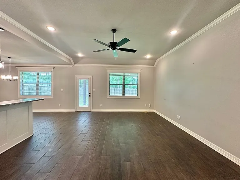 109 Rose Row Ln — Photo 2