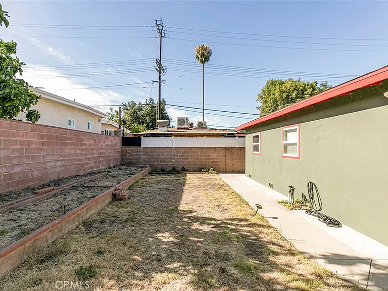 10706 Rhodesia Ave — Photo 18