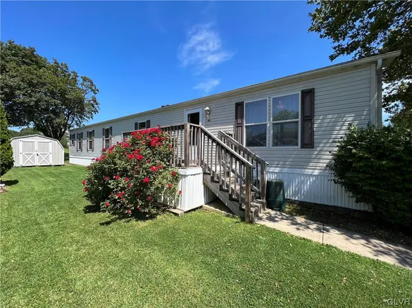 30 Sycamore Dr, Bath, PA 18014