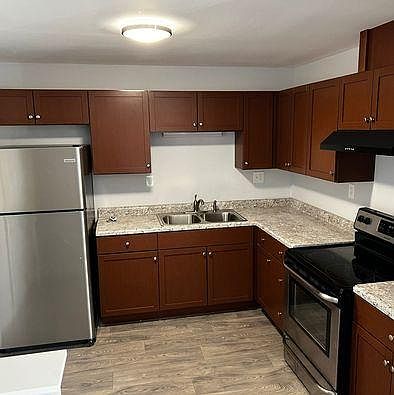 1st image of 555 Kent St #202