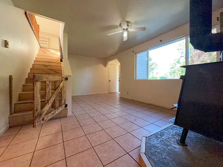 816 S Wardwell Ave — Photo 6