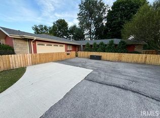 307 E Ray St, Kentland, IN