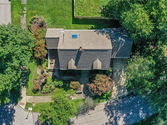 2nd image of 913 Home Cir