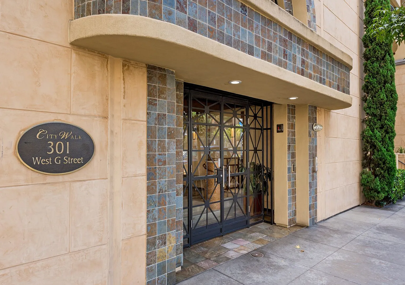 Expansive Marina District 2 Bedroom at City Walk! Small Pet OK! Available for Immediate Occupancy... — Photo 2