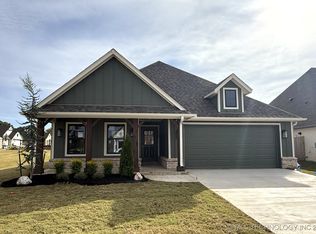 7215 E Queens St, Broken Arrow, OK 74014