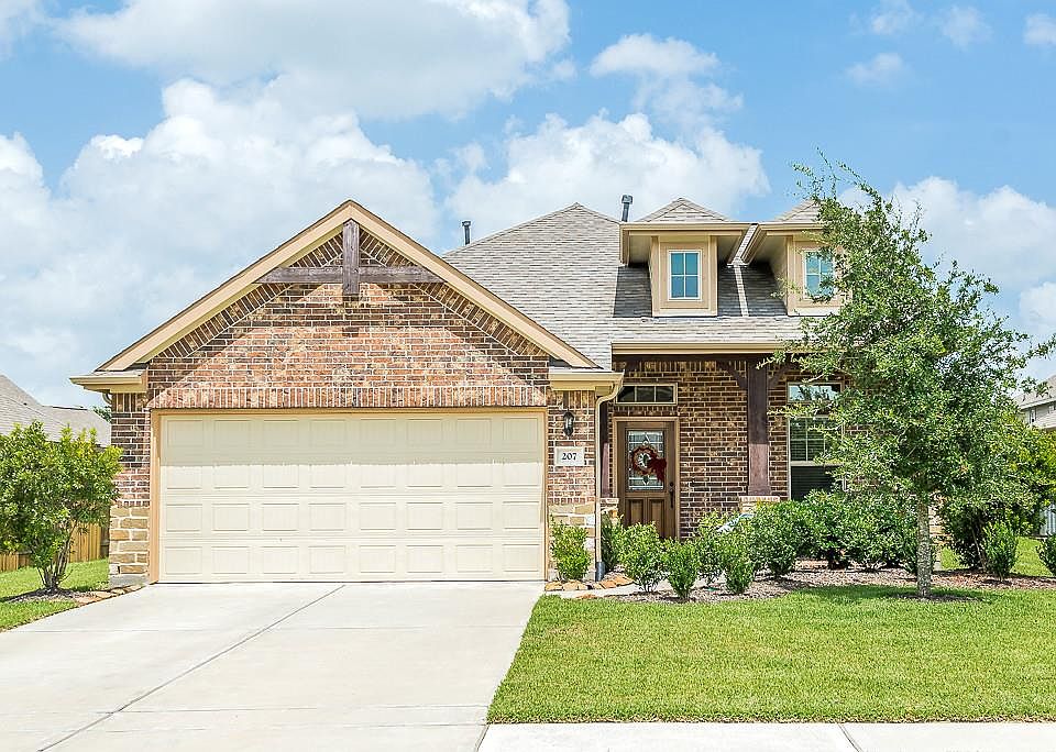 1st image of 207 Echo Brook Ln