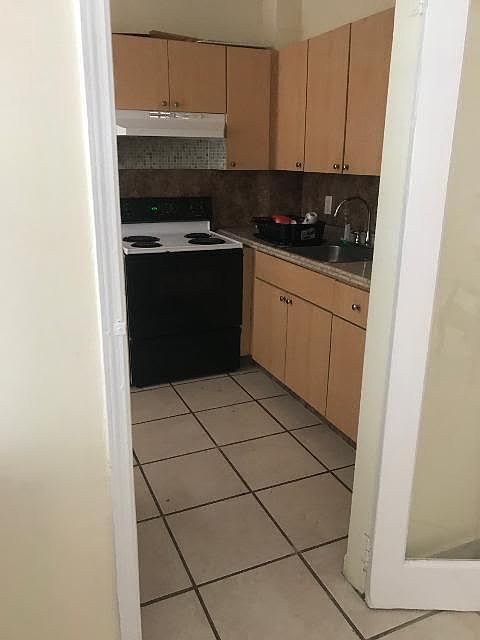 1st image of 2470 NE 135th Ter