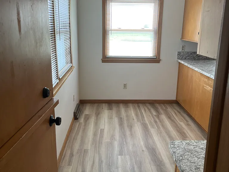 Entry into kitchen