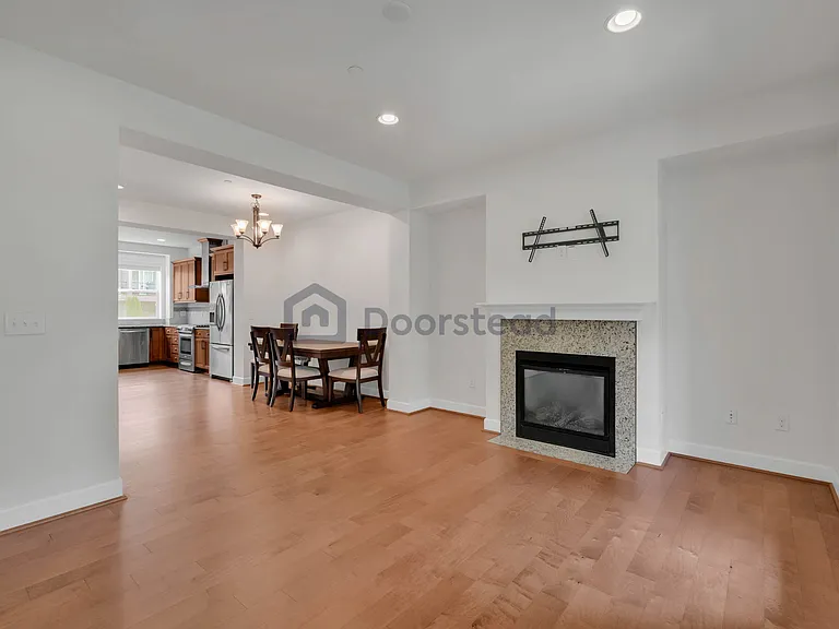 1333 Chelsea Walk NE — Photo 4