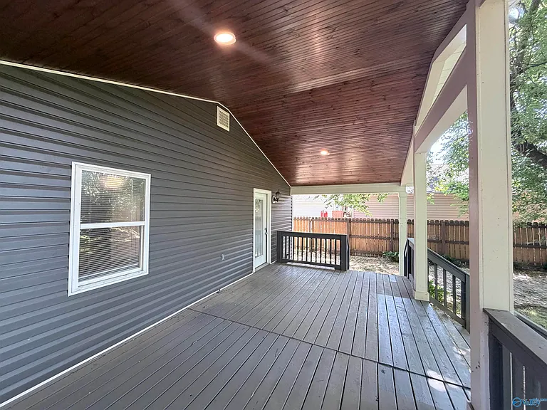 1224 Halsey Ave NE — Photo 4