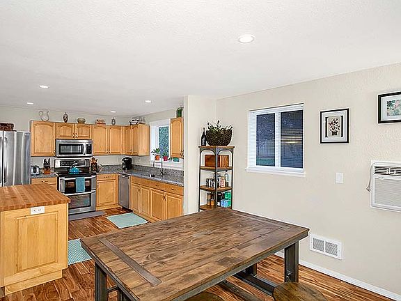 4th image of 26923 NE Virginia St