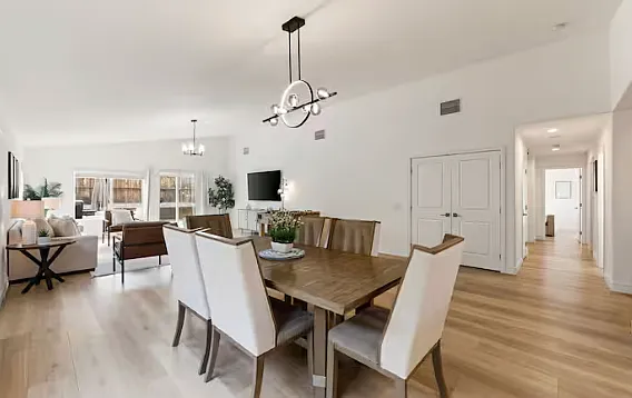 4 bed, 2025 sqft, $4,000 — Photo 4