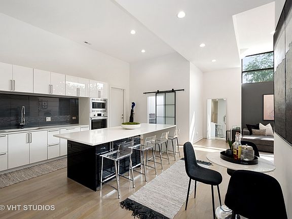 4th image of 622 N Ashland Ave #1