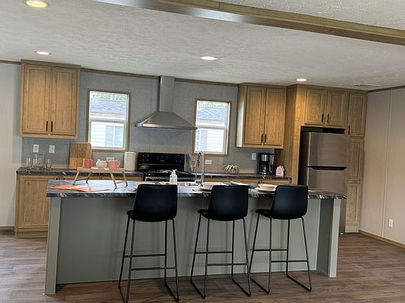 5th image of 550 Coyote Cres