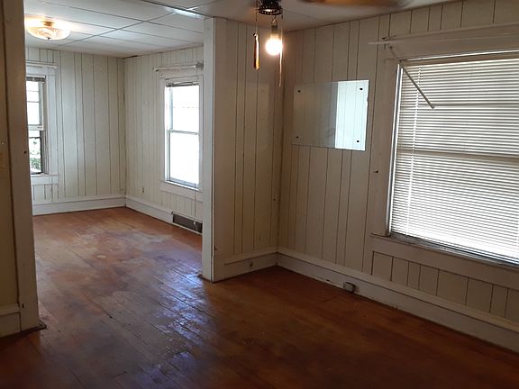 2nd image of 1118 E 41st St
