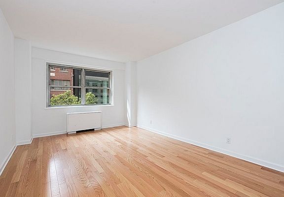 4th image of 211 E 53rd St APT 3F