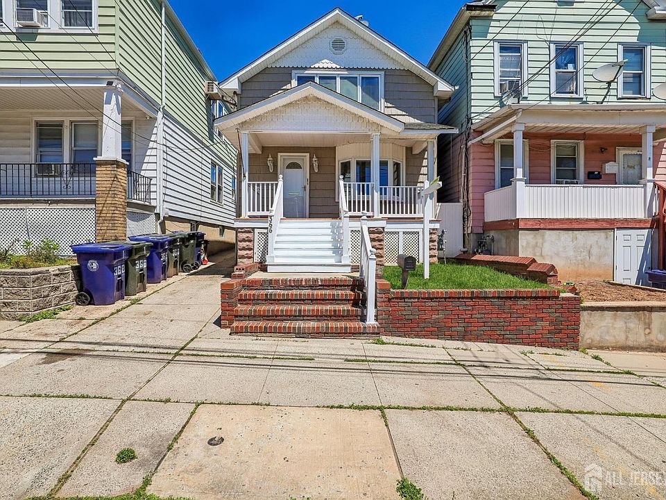 1st image of 366 Jeffries St