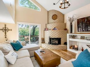 621 NW North Shore Dr, Lake Waukomis, MO 64151