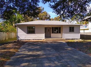 821 10th St SW, Largo, FL 33770