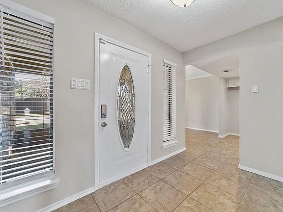 4th image of 517 Kingsbridge Dr