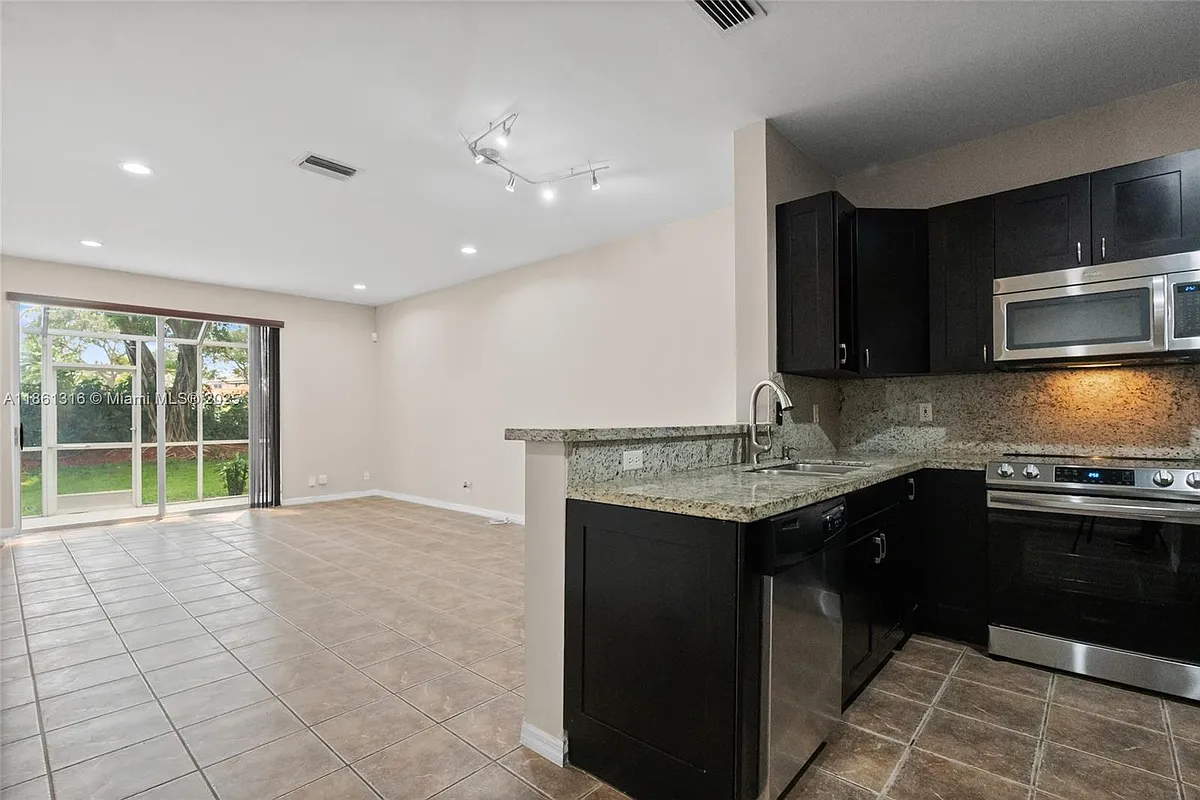 Building Photo - 2082 Madeira Dr