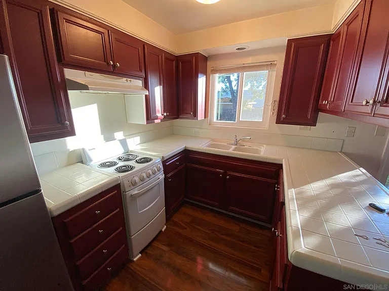 253 N Cedar St — Photo 11