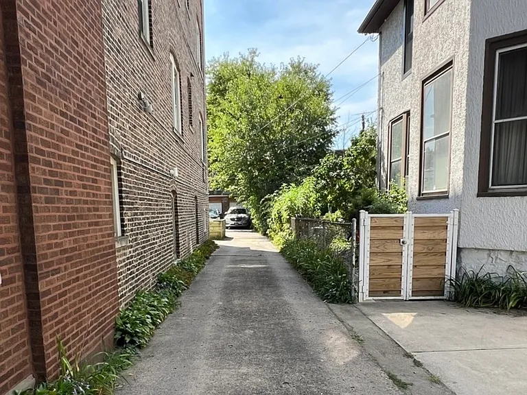 7412 S South Shore Dr #G — Photo 3