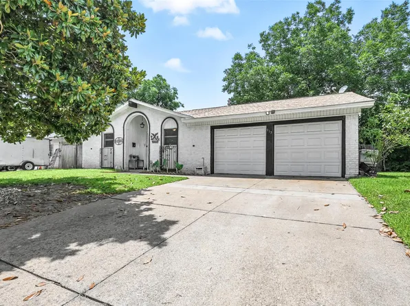 913 Venice St, Hurst, TX 76053