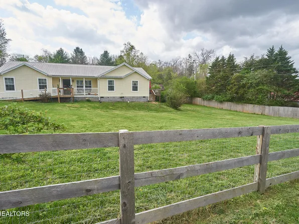 6208 Hackberry Ln, Maryville, TN 37801