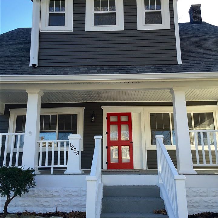 2nd image of 1229 W Superior St