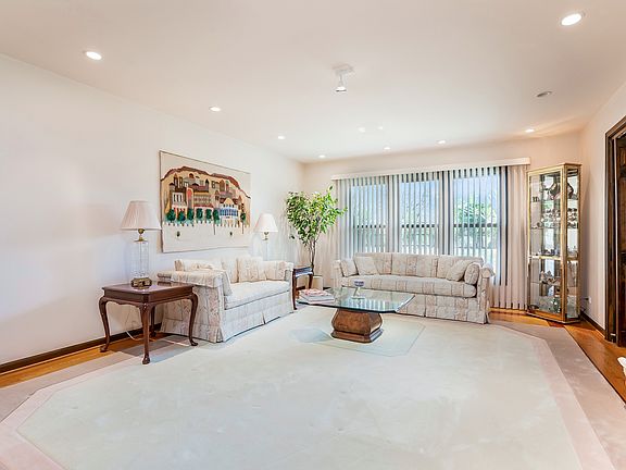 5th image of 4228 Yorkshire Ln