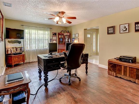 5th image of 929 N Union Cir