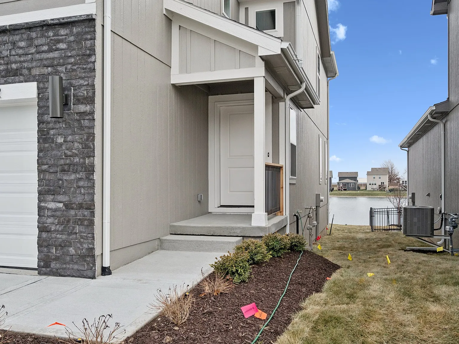 4 bed, 2500 sqft, $2,800 — Photo 2