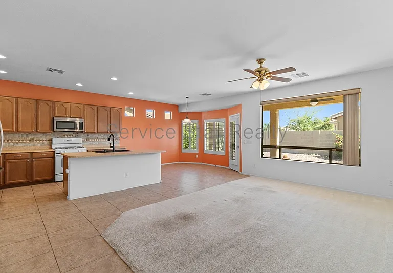 42181 W Basie Ln — Photo 10