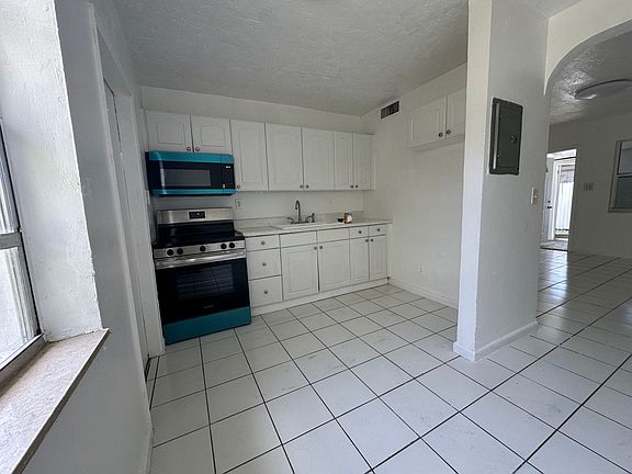 5th image of 34 SE 3rd Ave #E