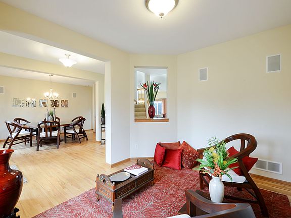 5th image of 2706 Alamo Cir NE