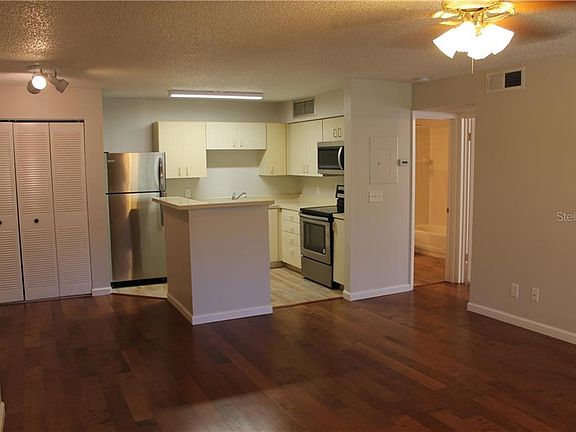 5th image of 390 Lake Placid 202 Ct