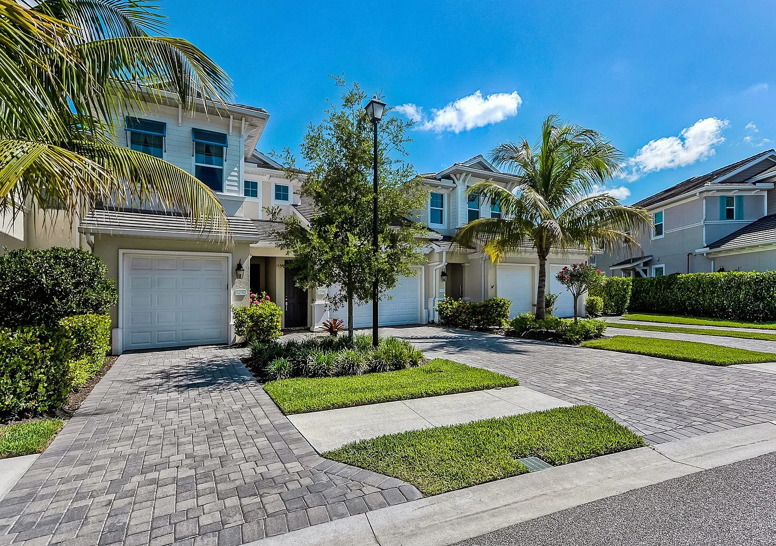 Available from Sep 1st - 3BR/2BA furnished annual 2nd floor townhouse with a 2-car garage in Aval... — Photo 3