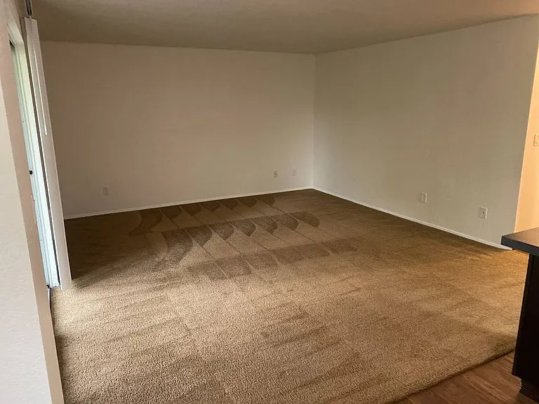 Willow Creek Apartments — Photo 41