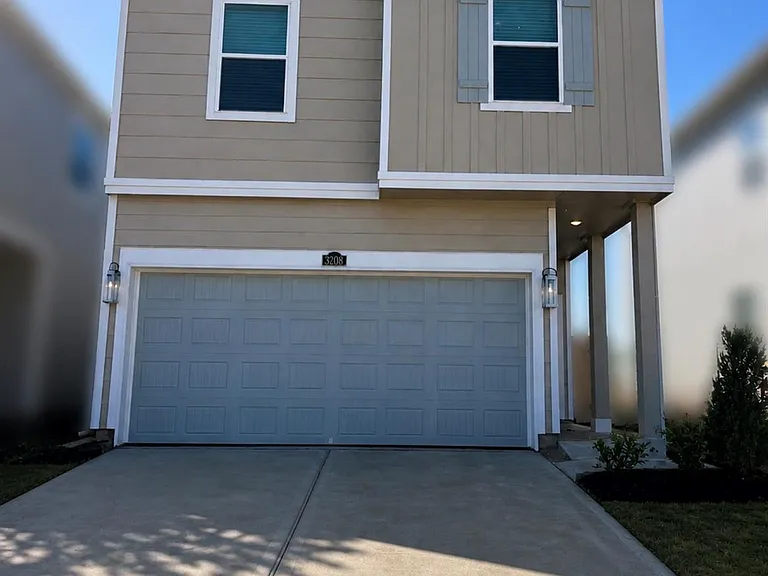 3208 La Rambla Dr — Photo 1
