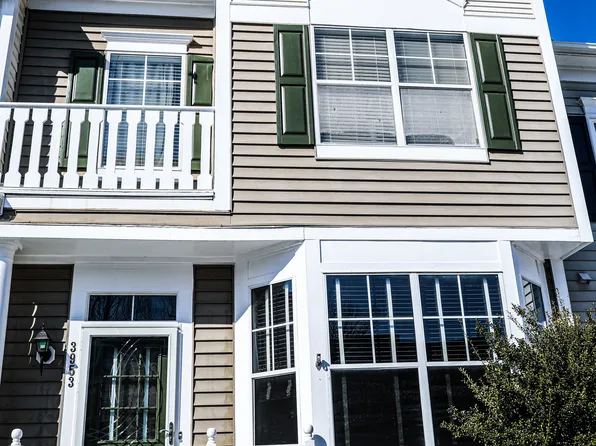 3953 Hartlake St, Woodbridge, VA 22192